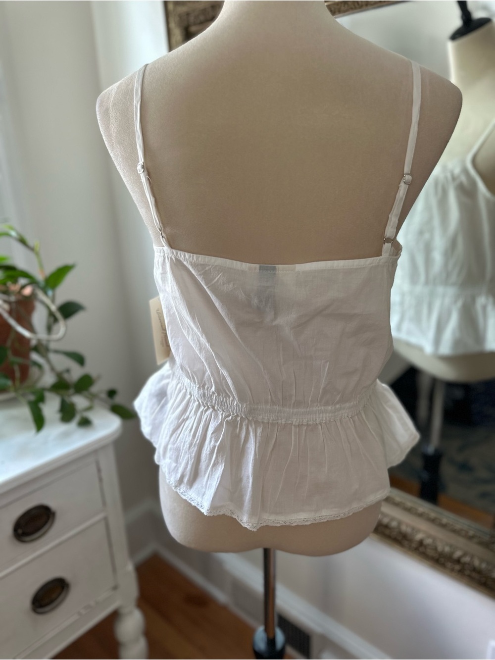 NWT white coquette milkmaid top M lace embroidery camisole Universal Thread - Picture 5 of 9